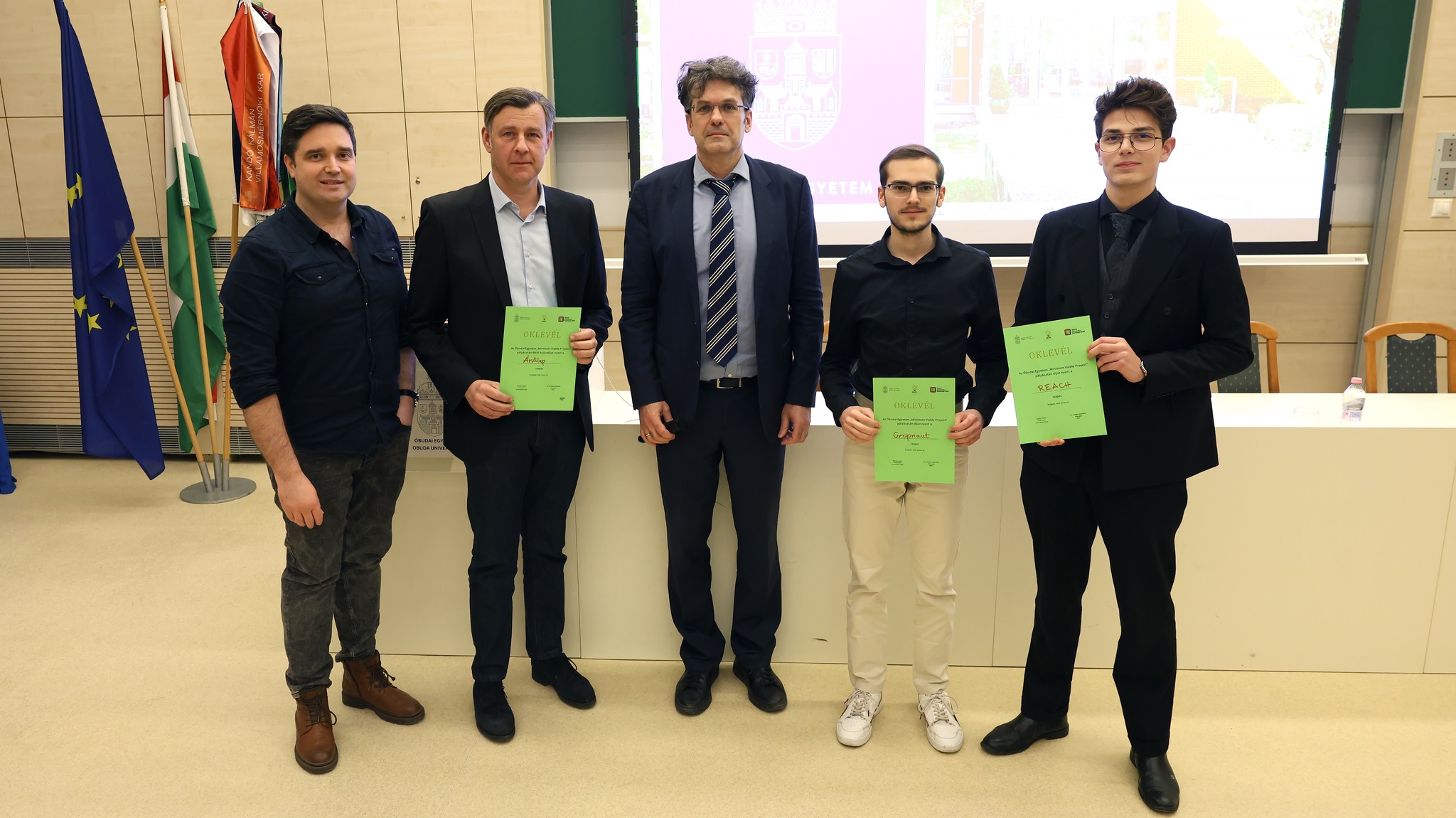 Melyik busz hova visz? Telt házzal zajlott az Óbudai Egyetem XII. INNOMEET innovációs estje